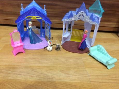 Anna a elsa s domcekmi, 