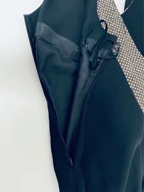 Elegantné šaty s oslnivými zlatými trblietkami, l