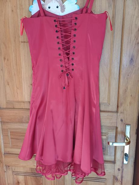 Spoločenské šaty, 38