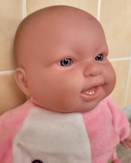 Bábika s modrými očami, 