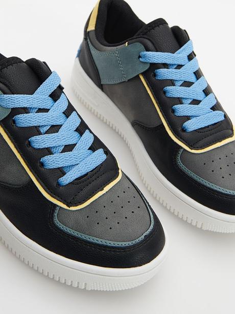 Sneakery, reserved,31