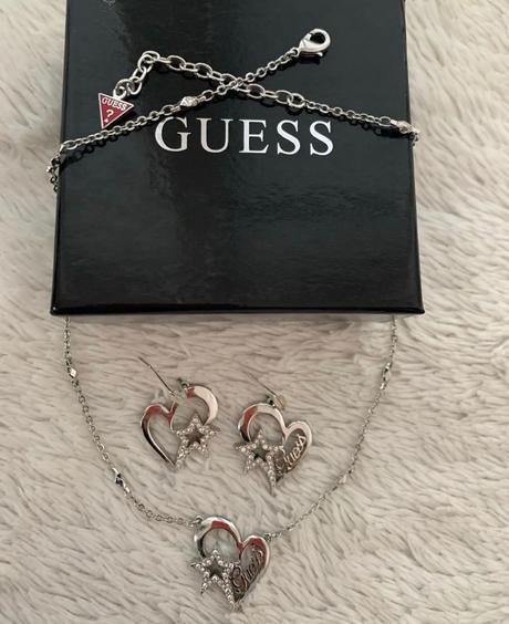 Guess set - nausnice+nahrdelnik, guess