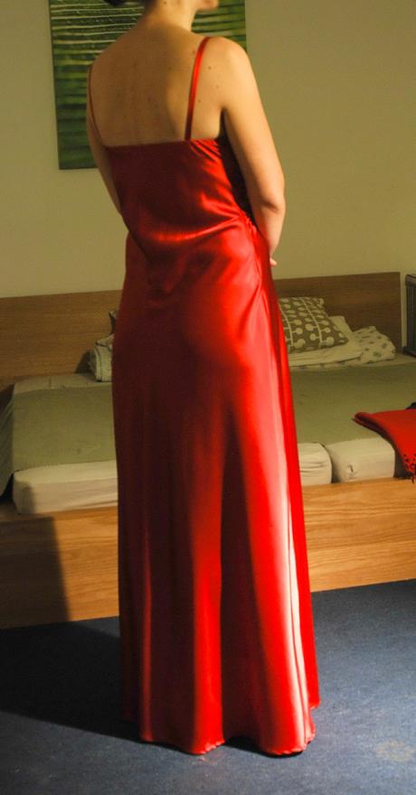 Červené plesové šaty, m
