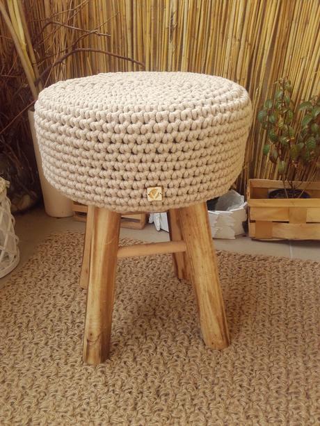 Taburetka svetlý karamel,