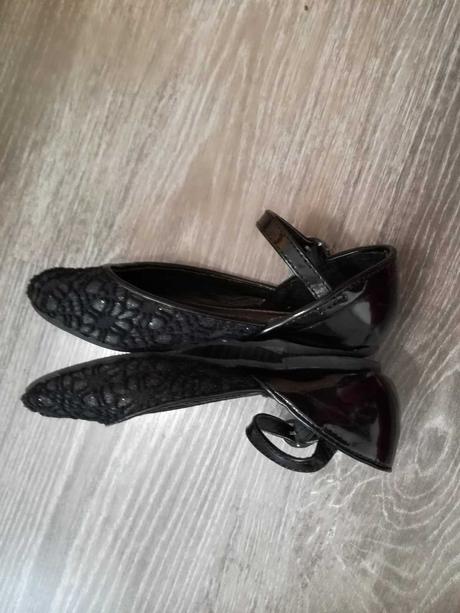 Krásne sandalky, 29