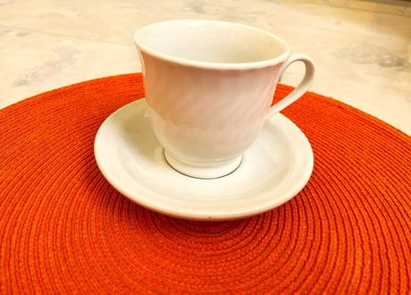 Vejárovitá šálka s podšálkou,