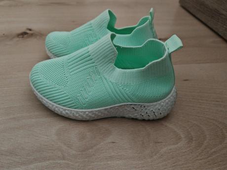 Krásne ľahučké, nazuvacie tenisky vd 17,5, 27