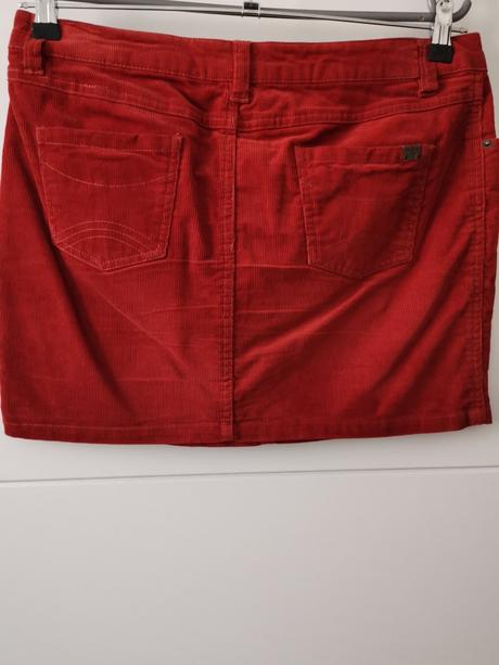 Menčestrová sukňa, 38