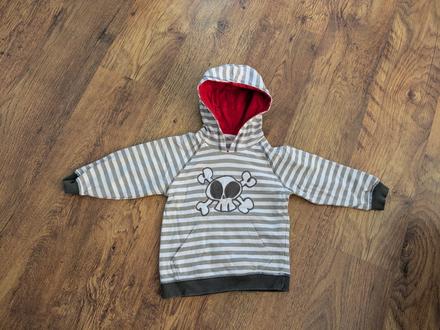 Mikina pirátska, 104