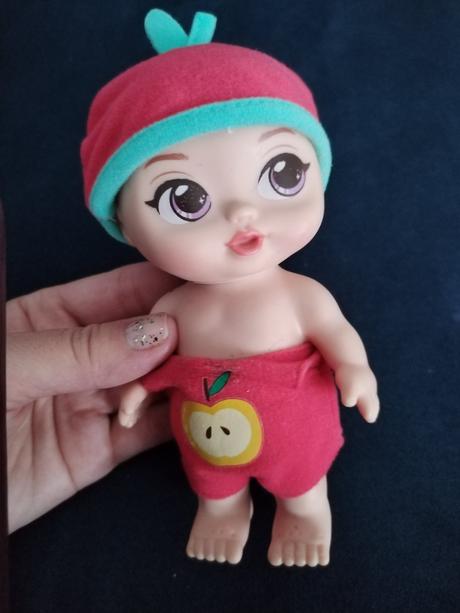 Mala bábika do ruky, na cesty vhodná cca 15 cm, 