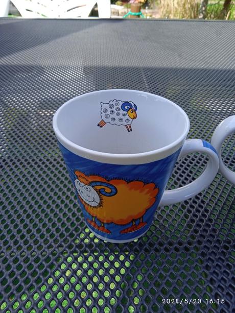 2 zachovalé šálky, 