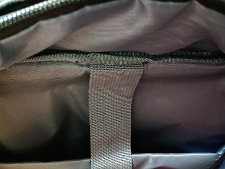 Parádny kufrikový ruksak priestranný, 