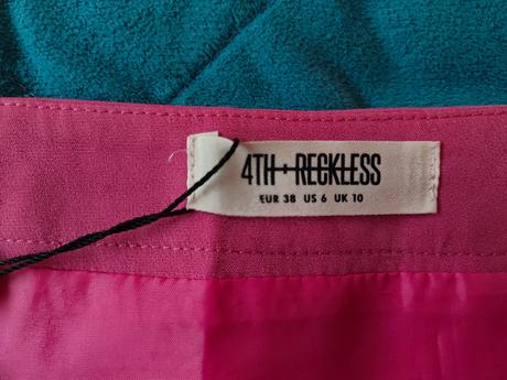 Kvalitna zavinovacia sukňa na opaskové pracky, 38