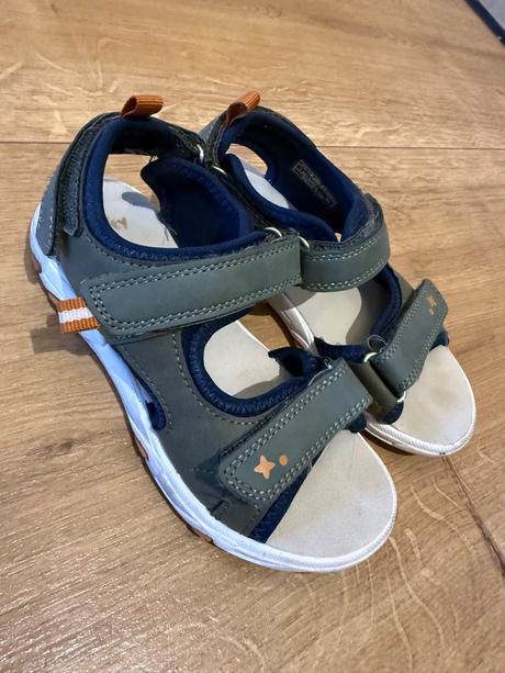 Sandalky, 30
