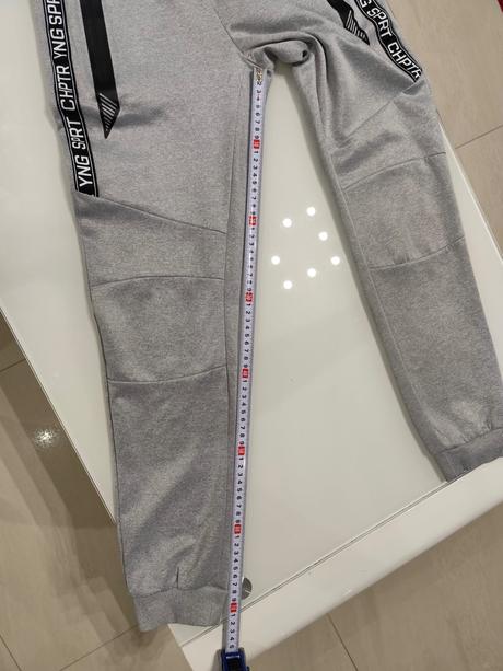 Predám chlapčenské tepláky, 158