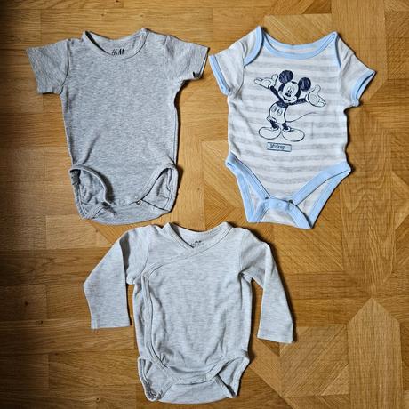 2x h&m body + mickey mouse body grátis 62, h&m,62
