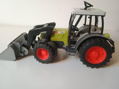 Traktor claas,