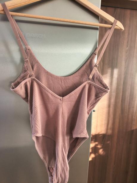 Vrúbkované elastické body m, m