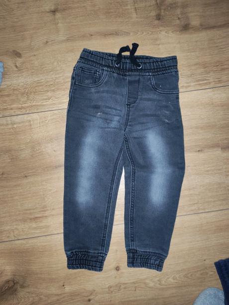 Tepláčiky a rifle, lupilu,98