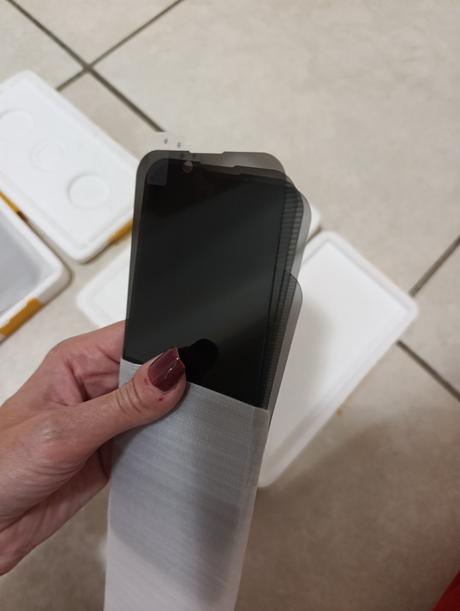 Sklá na mobil iphone 16 pro, 