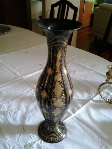 Čierna váza orient, 