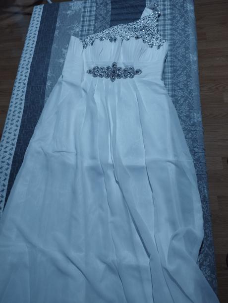 Svadobné/spoločenské šaty, 44