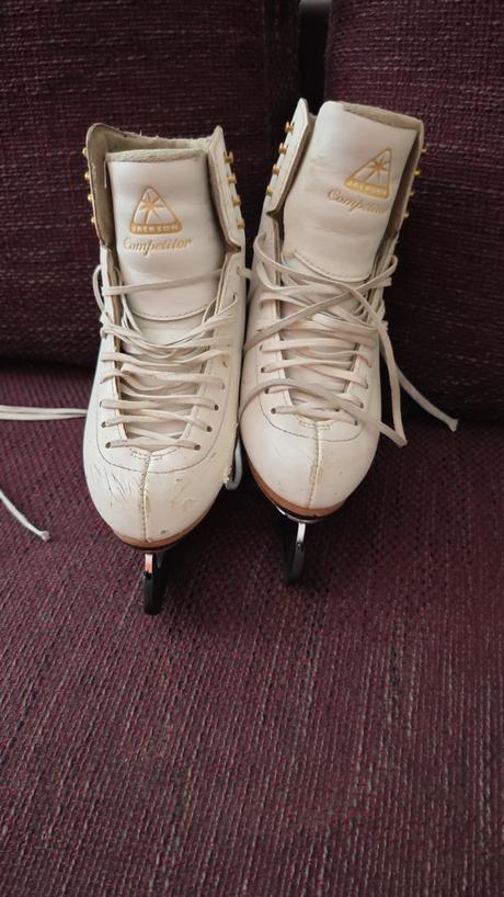 Predám profi korčule, 33