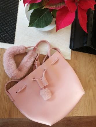 Ruzova kabelka, reserved