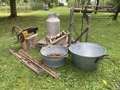 Váha na obilie, mliekarenská konva, vandle,,