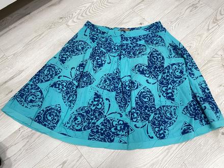 Sukňa s motýľmi, 40