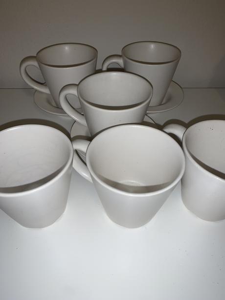 Šálky s podšálkami,