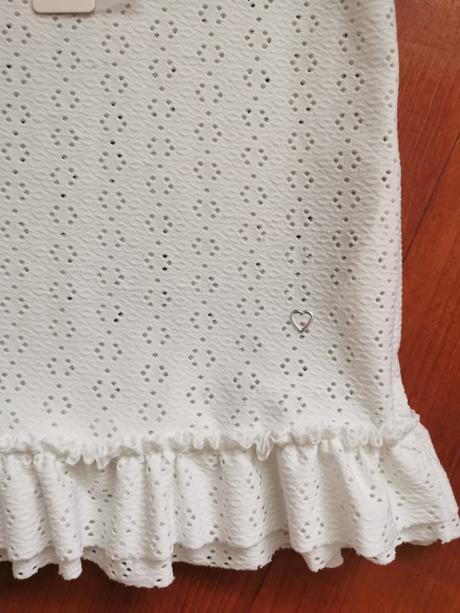 Biely top značky please, s