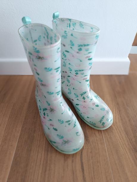 Kvetovane gumaky, 34