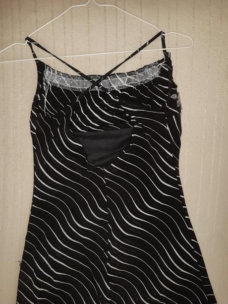 Čierne šaty na ramienka, 42