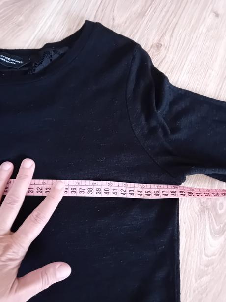 Svetrík s krajkovým chrbátom, 42