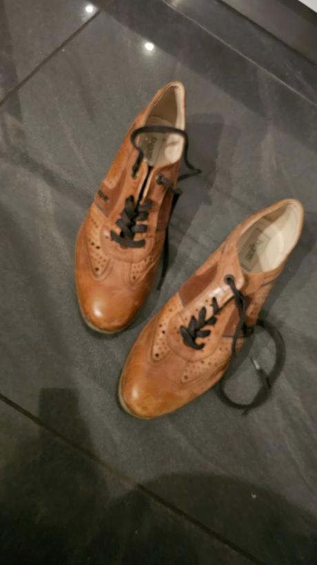 Hnedé kožené topánky na šnurovanie bugatti, 42