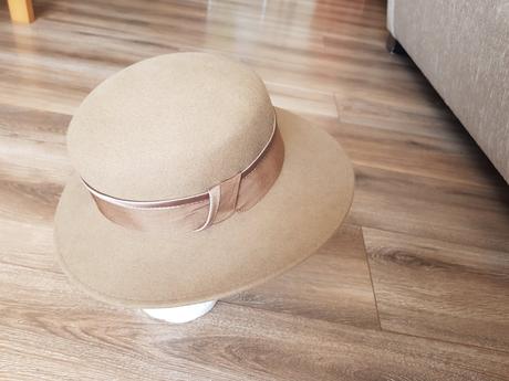 Klobuk tmavobezovy, 54