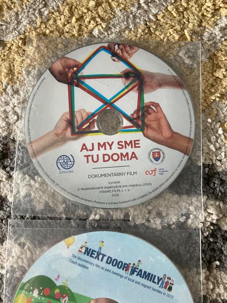 Dvd aj my sme tu doma a next door family,