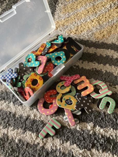 Abeceda farebné magnetky 100ks, 