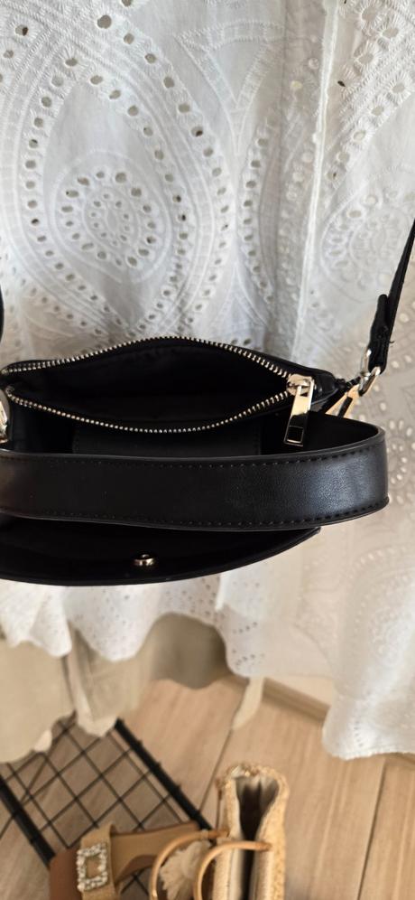 Kabelka reserved, reserved