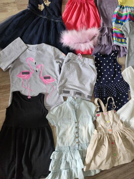 Balíček  dievčenských šiat a overal, pančušky17 ks, 122–134