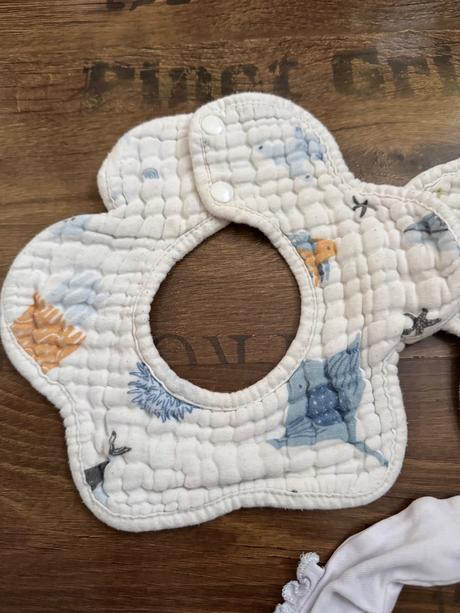 Mušelínové slintáčiky / nákrčníky,