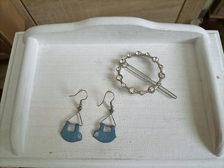 Krásne náušnice od značky paráda plus sponka zdarm,