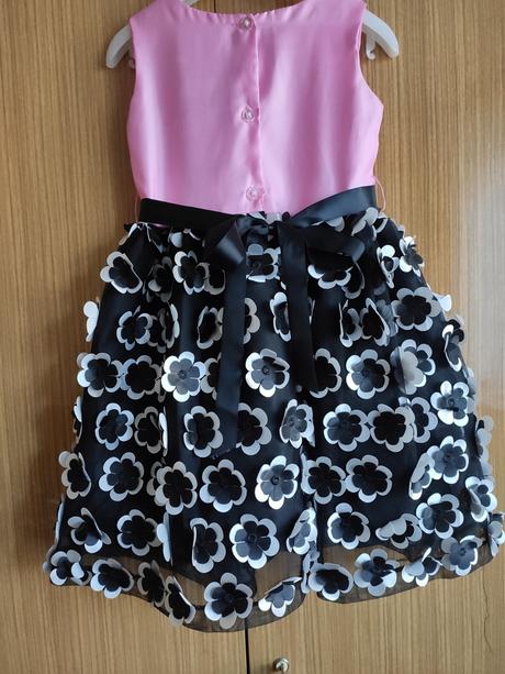 Slávnostné šaty, 110