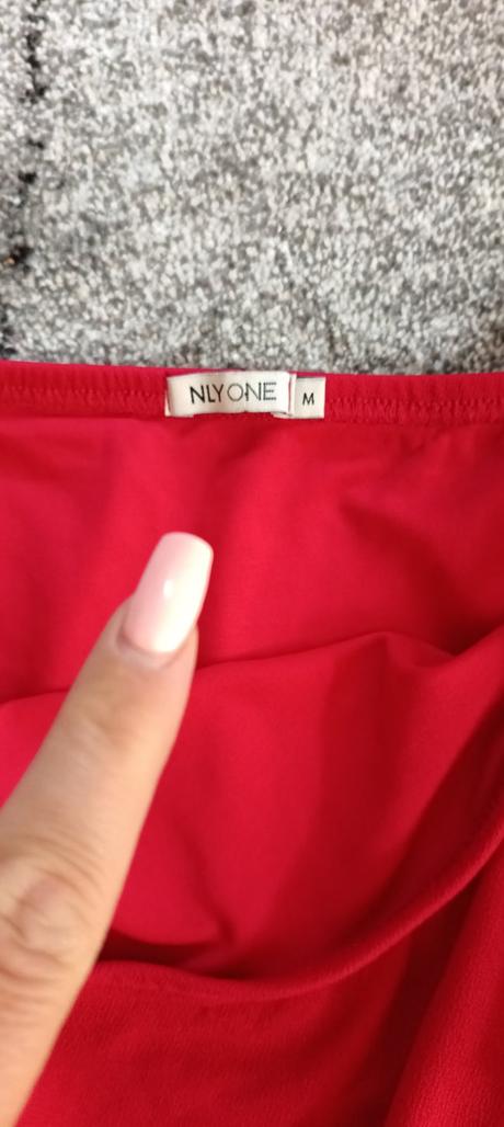 Romantické body s volánom, m