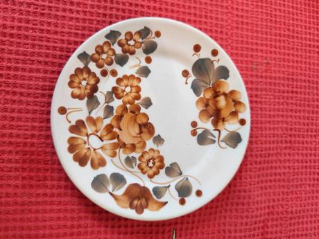 Maľovaný starý tanier, 