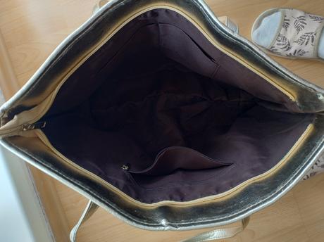 Zlata vacsia kabelka, 