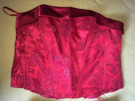 Krásne luxusné spoločenské šaty, 44