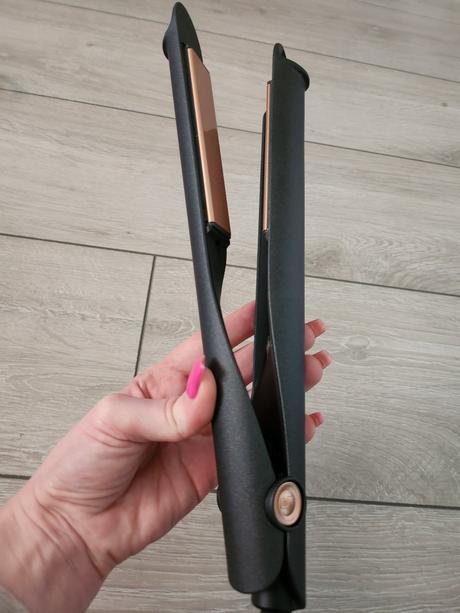 Žehlička na vyrovnanie aj natočenie vlasov, 