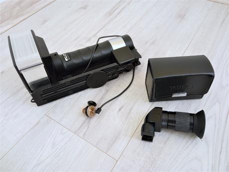 Yashica fr i a fr ii s príslušenstvom v brašni,